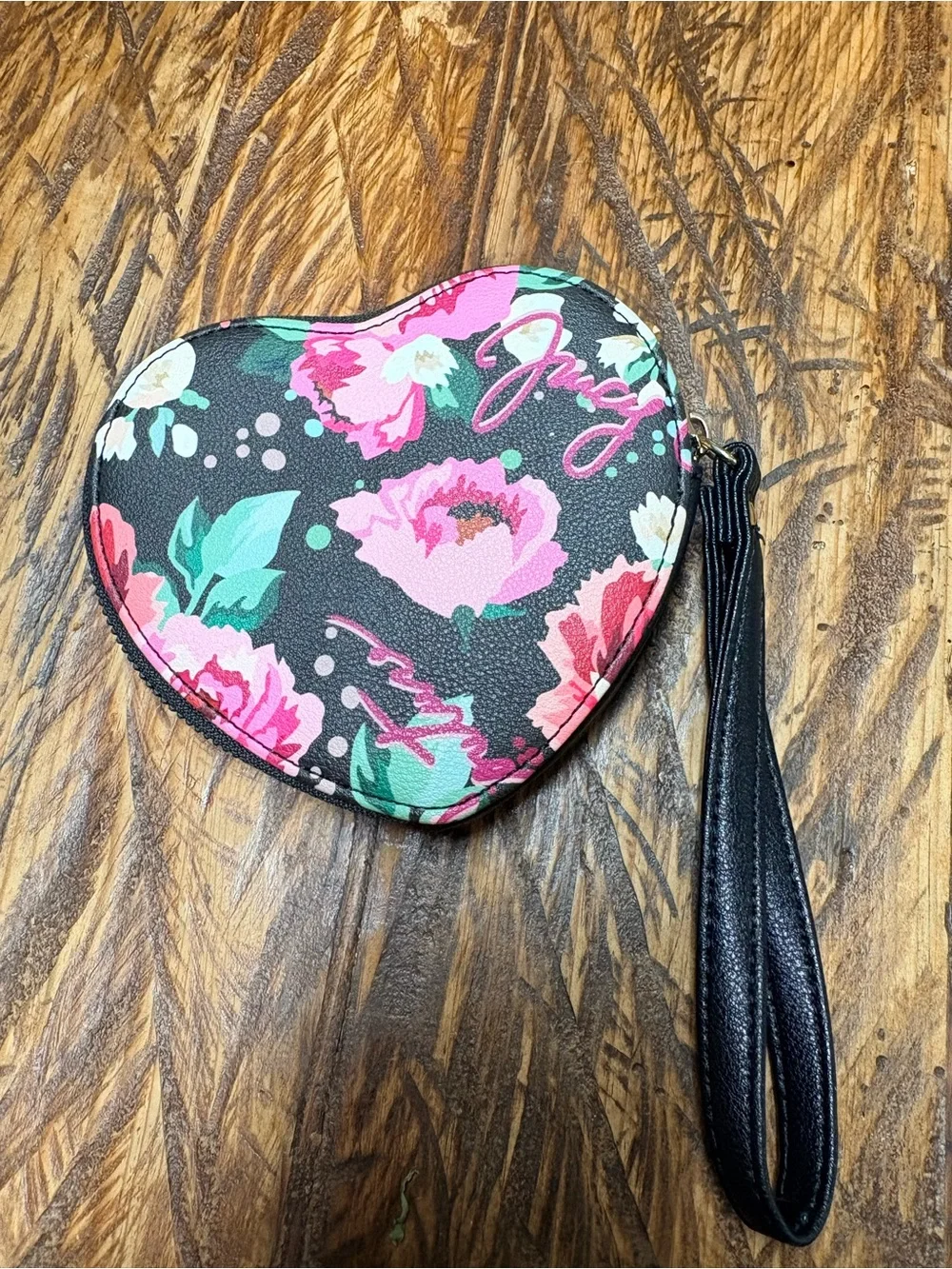 Juicy Couture Pick Ur Petal Black Pink Zippered Heart Faux Leather Wristet 5”X5”